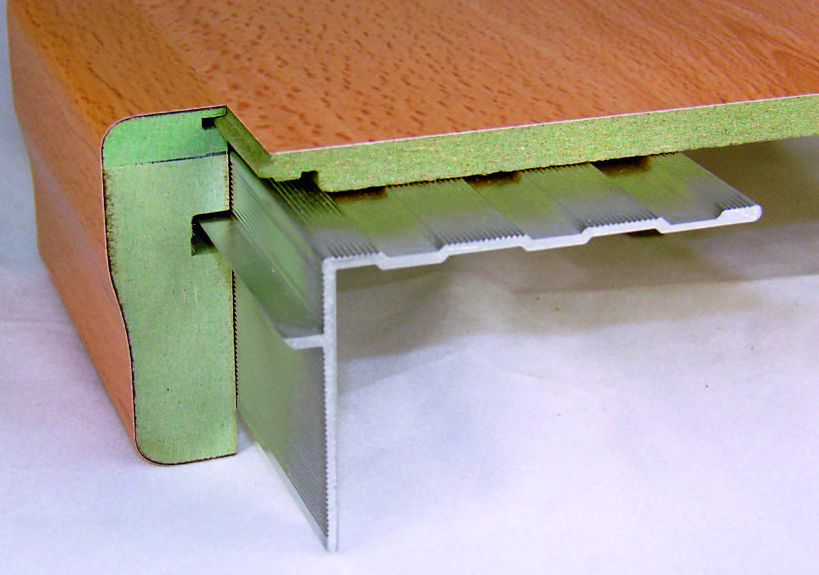 Ukázka způsobu montáže na dřevěný podklad.